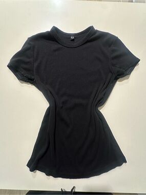 Uniqlo Black Women's Short Sleeve Crewneck Tee